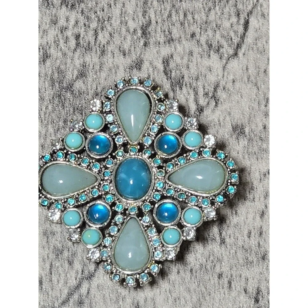 Stunning Blue Rhinestone Sparkly Brooch Silver Tone Pin 2 Inches Vintage Costume
